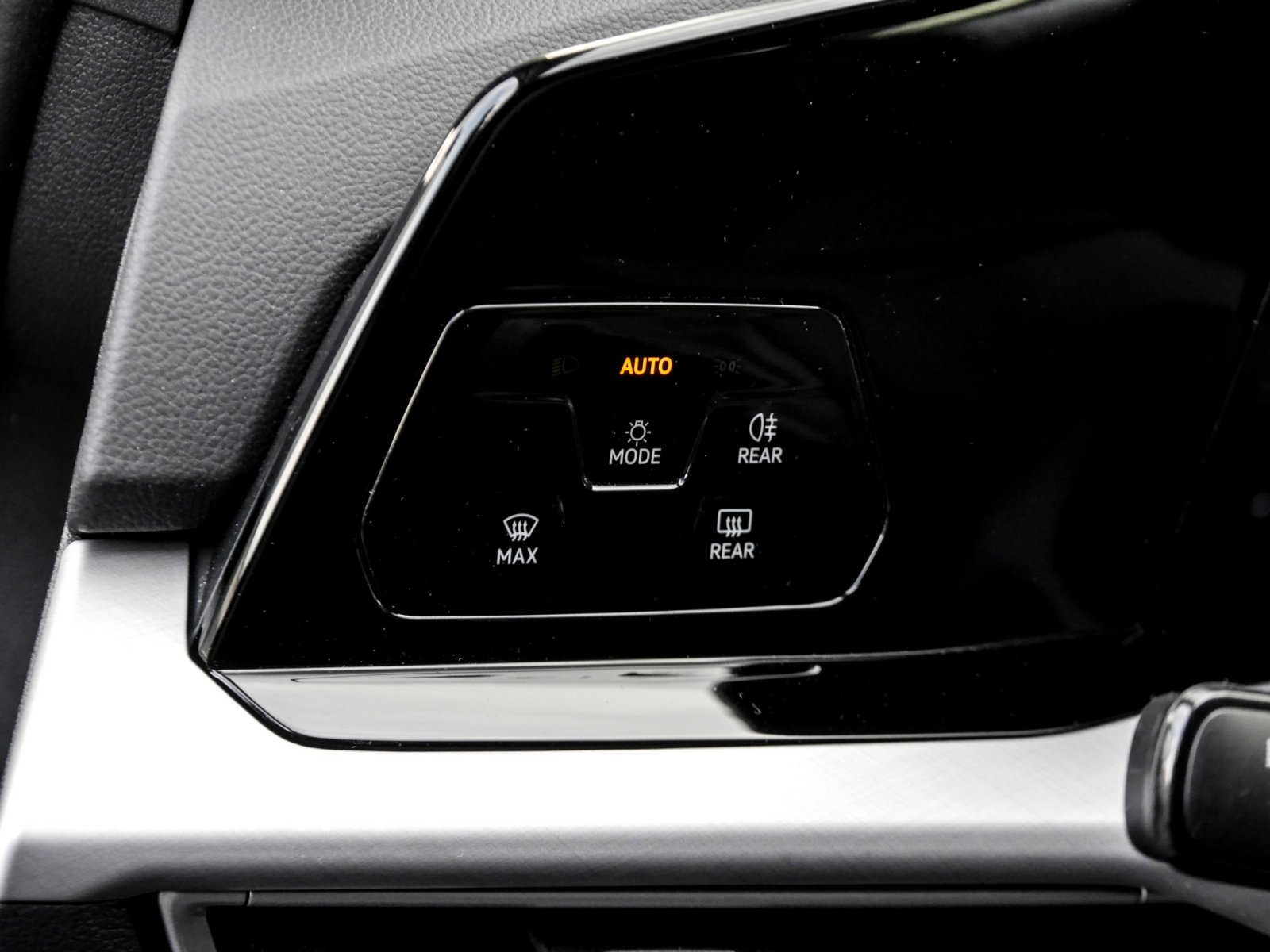 Volkswagen Golf VIII 1.5 LIFE ALU LED NAVI SITZHEIZUNG DAB+