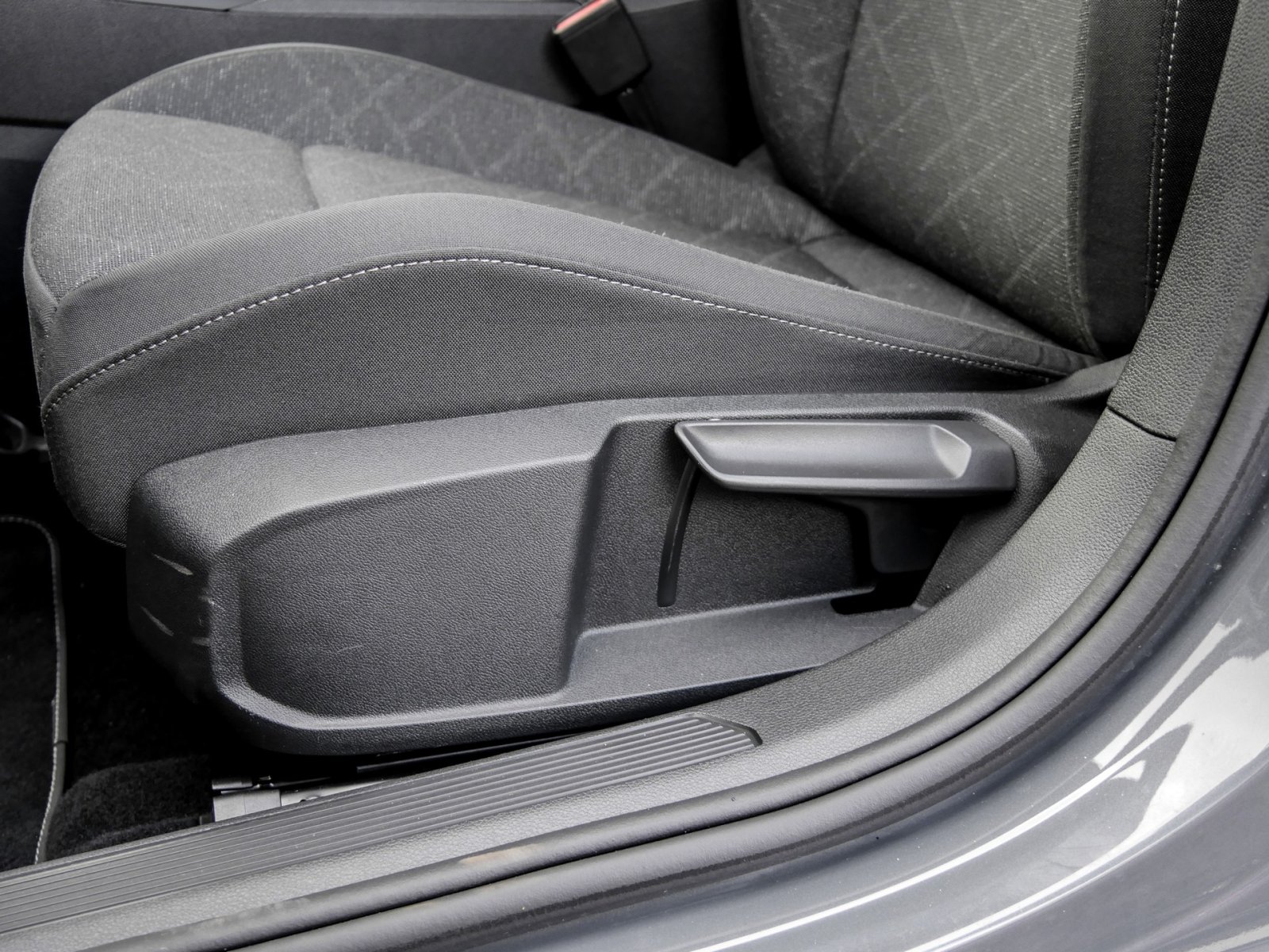 Volkswagen Golf VIII 1.5 LIFE ALU LED NAVI SITZHEIZUNG DAB+