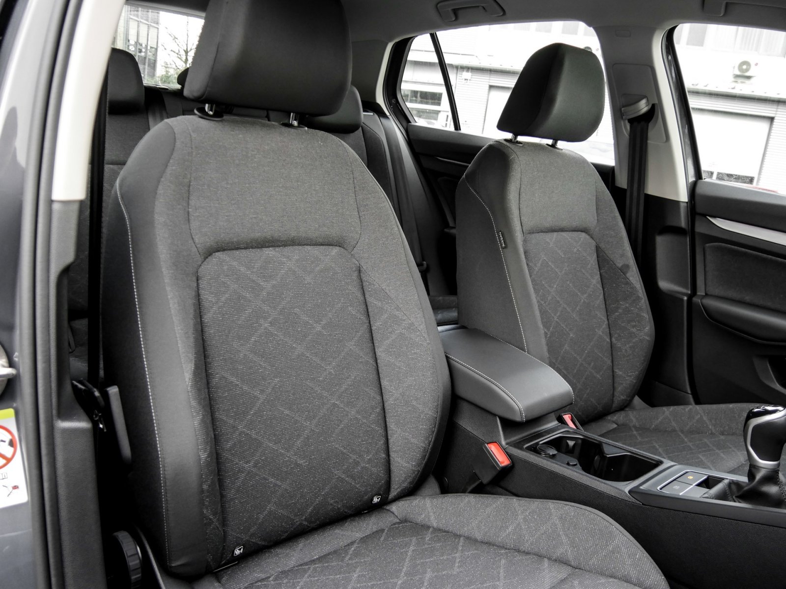 Volkswagen Golf VIII 1.5 LIFE ALU LED NAVI SITZHEIZUNG DAB+