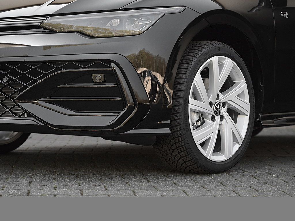 Volkswagen Golf VIII 1.5 eTSI R-LINE FACELIFT CAM ACC LM18 NAVI