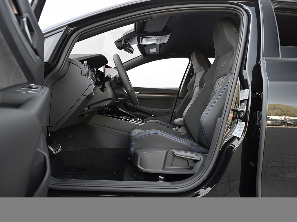 Volkswagen Golf VIII 1.5 eTSI R-LINE FACELIFT CAM ACC LM18 NAVI