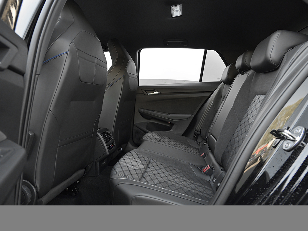 Volkswagen Golf VIII 1.5 eTSI R-LINE FACELIFT CAM ACC LM18 NAVI