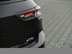 Volkswagen Golf VIII 1.5 eTSI R-LINE FACELIFT CAM ACC LM18 NAVI