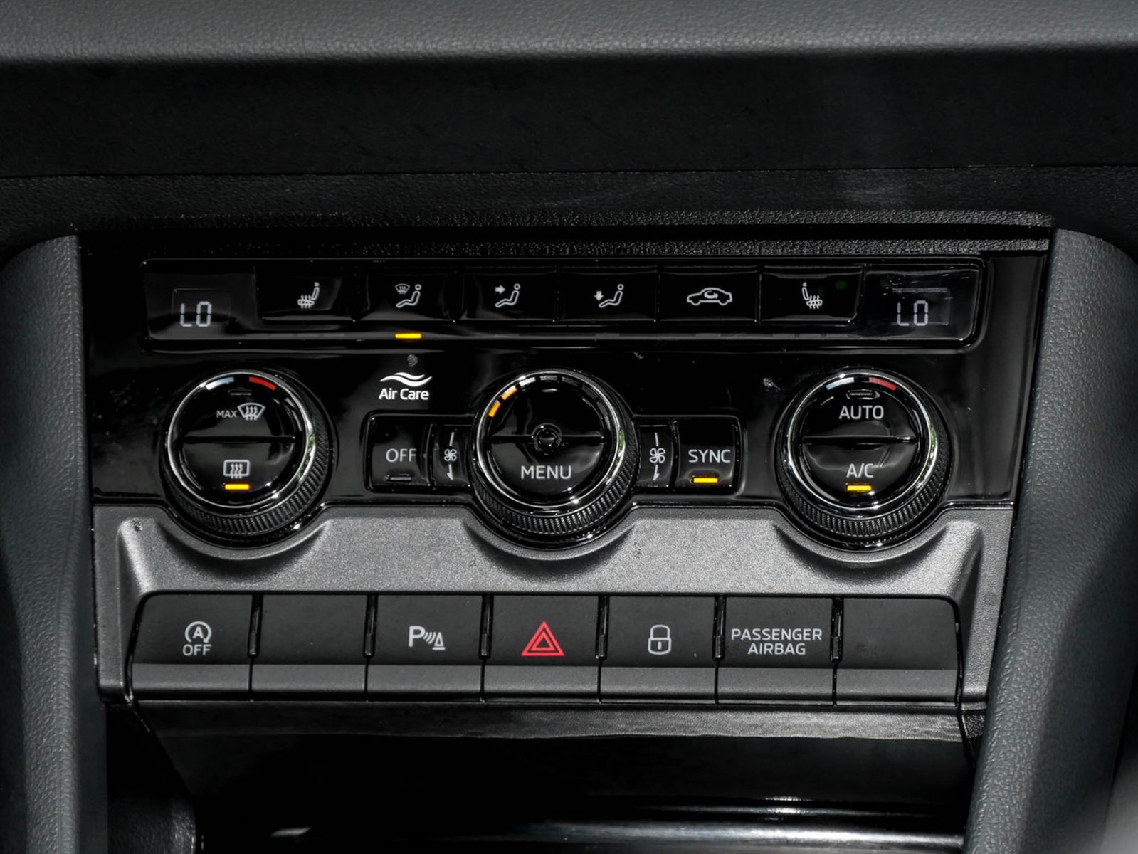 Skoda Karoq 2.0 DRIVE 4X4 AHK CAM ACC MATRIXLED NAVI