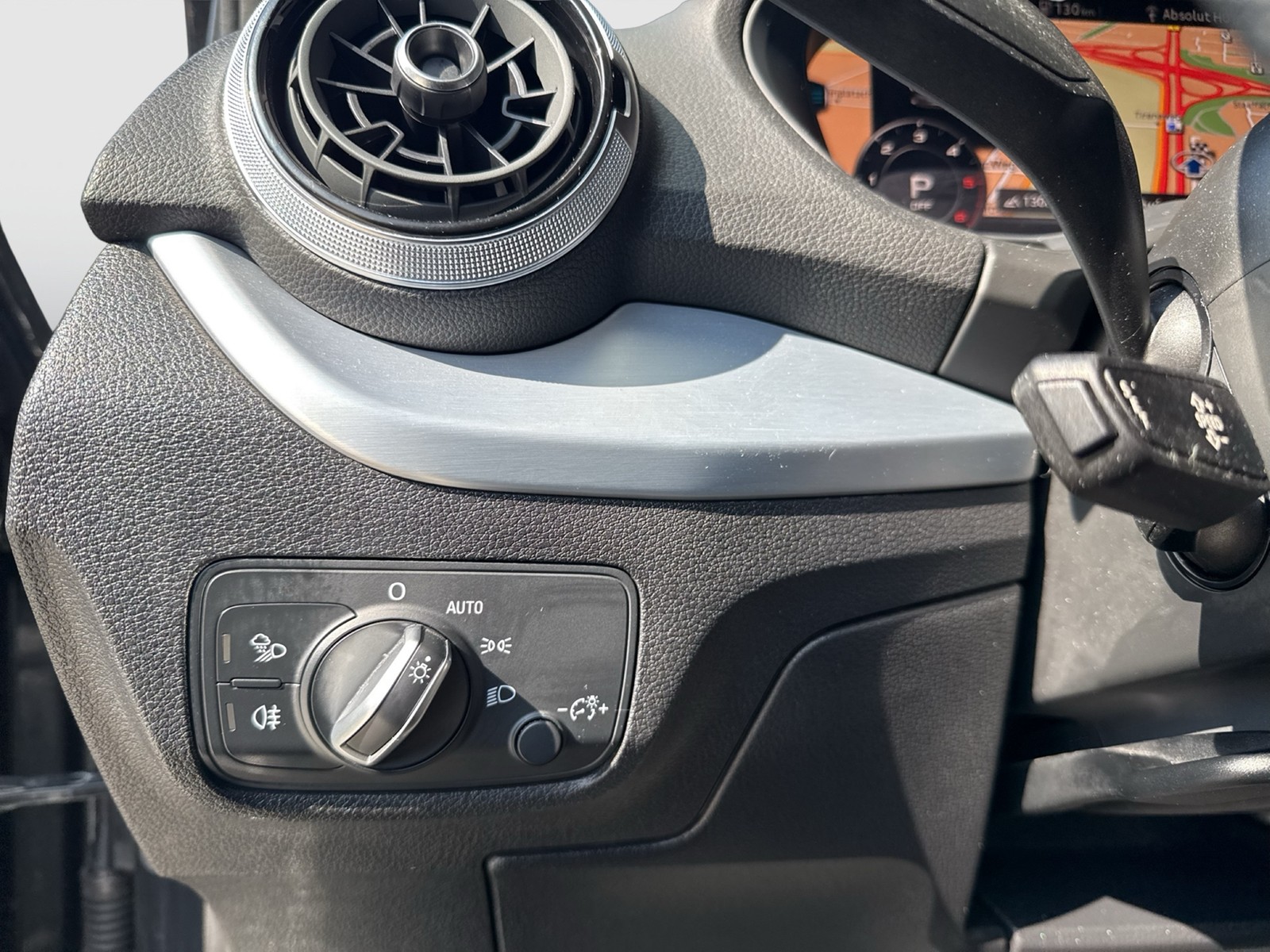 Audi Q2 35 Qu. S LINE AHK KAMERA MATRIX NAVI+ LM17