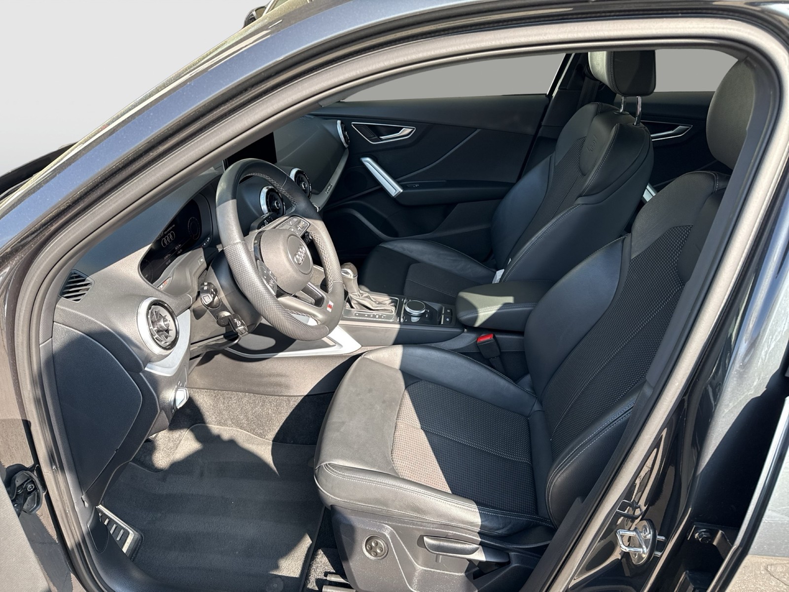 Audi Q2 35 Qu. S LINE AHK KAMERA MATRIX NAVI+ LM17