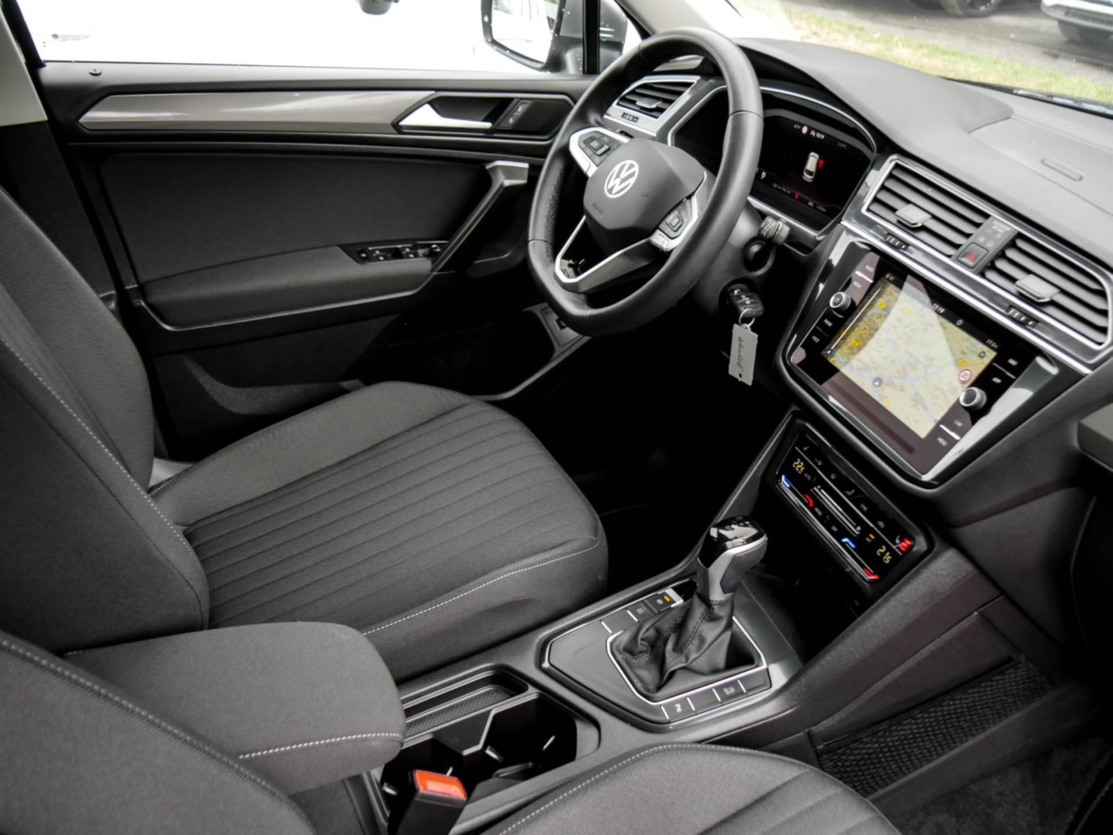 Volkswagen Tiguan Allspace 2.0 LIFE 7SITZE AHK CAM ACC LM18