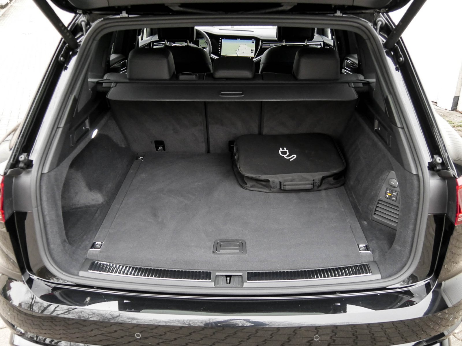 Volkswagen Touareg HYBRID R NEUESMODELL PANO AHK 360CAM 21Z
