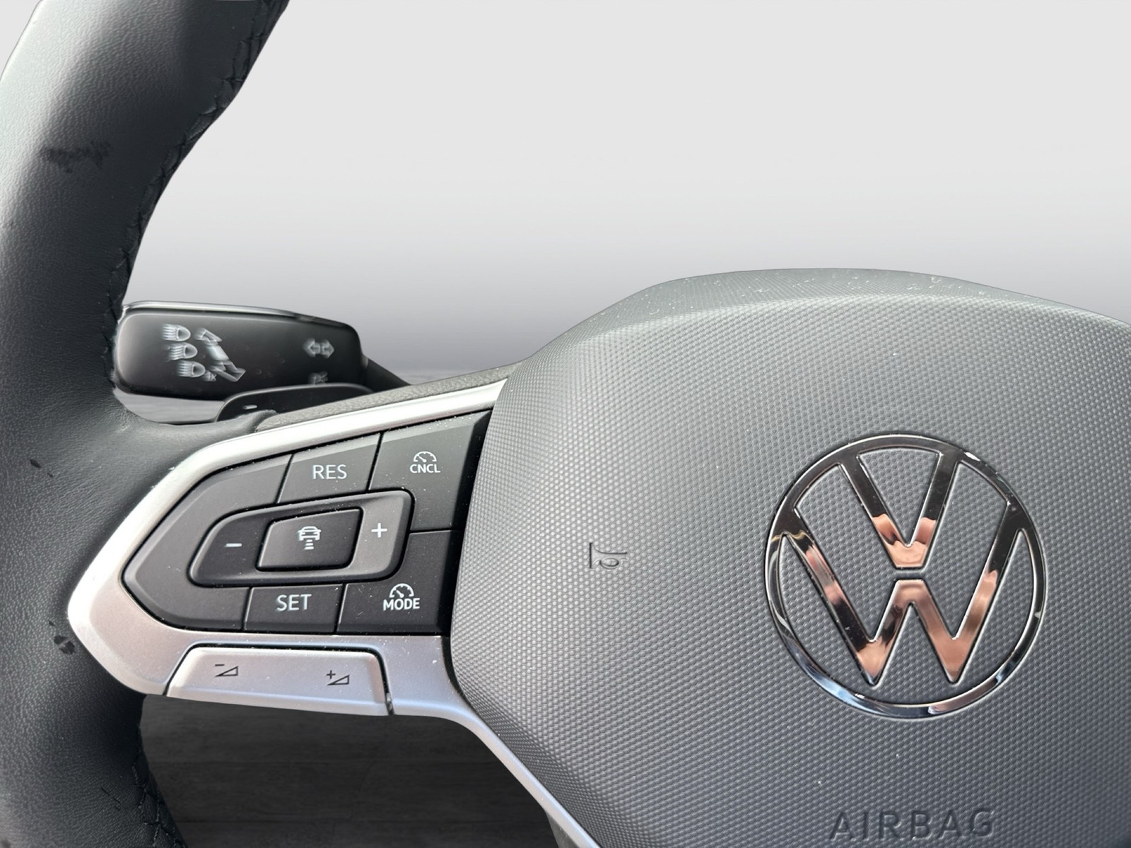 Volkswagen Golf VIII 1.5 eTSI LIFE CAM ACC CARPLAY SITZHEIZ