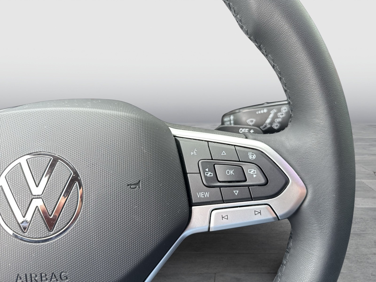 Volkswagen Golf VIII 1.5 eTSI LIFE CAM ACC CARPLAY SITZHEIZ