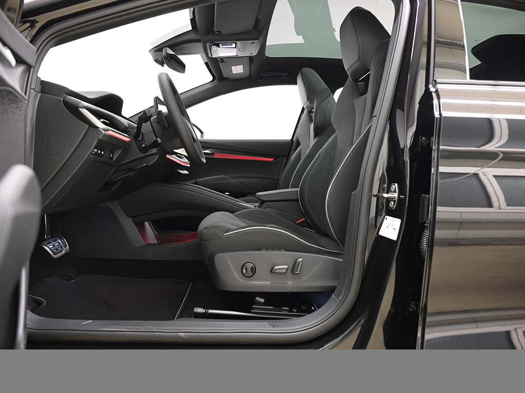 Skoda Enyaq Coupe 60 SPORTLINE AHK HEADUP 360CAM LM20