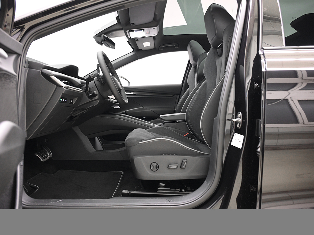 Skoda Enyaq Coupe 60 SPORTLINE AHK HEADUP 360CAM LM20