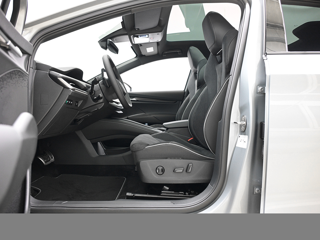 Skoda Enyaq Coupe 60 SPORTLINE AHK 360CAM eSITZE LM21