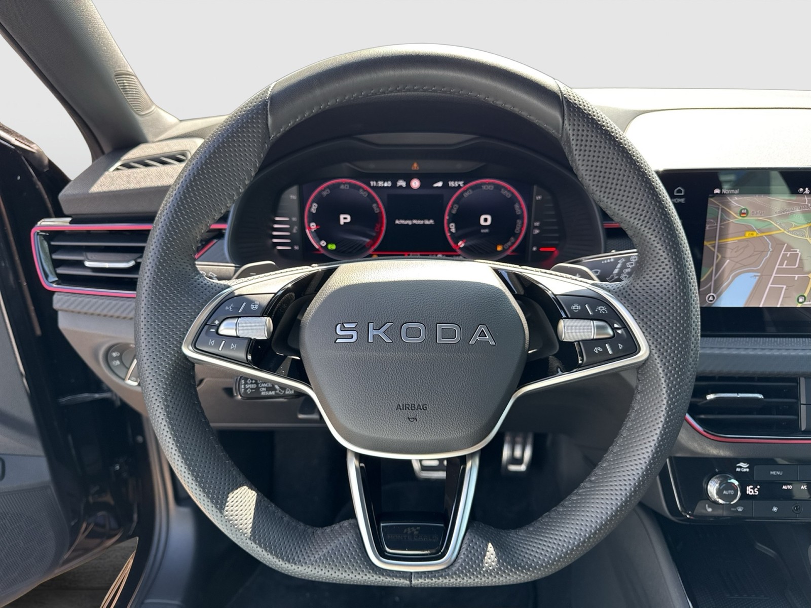 Skoda Kamiq 1.5 MONTE CARLO PANO AHK CAM ACC E-KLAPPE