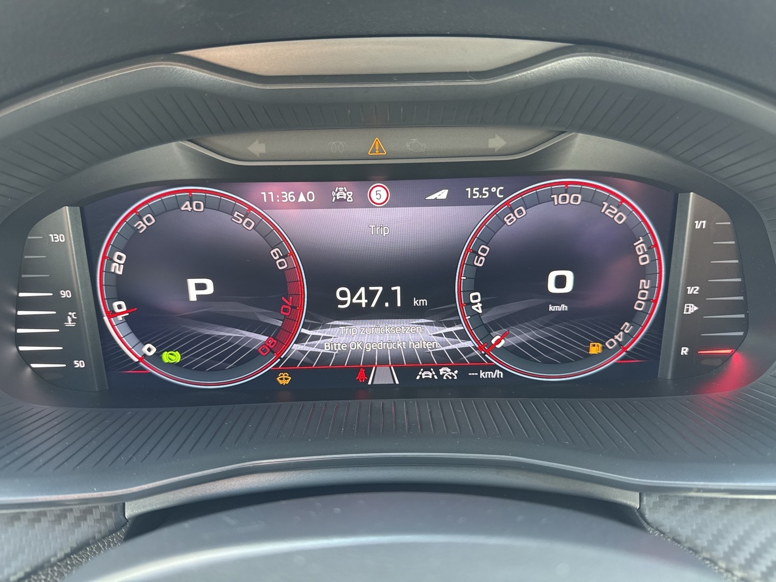 Skoda Kamiq 1.5 MONTE CARLO PANO AHK CAM ACC E-KLAPPE
