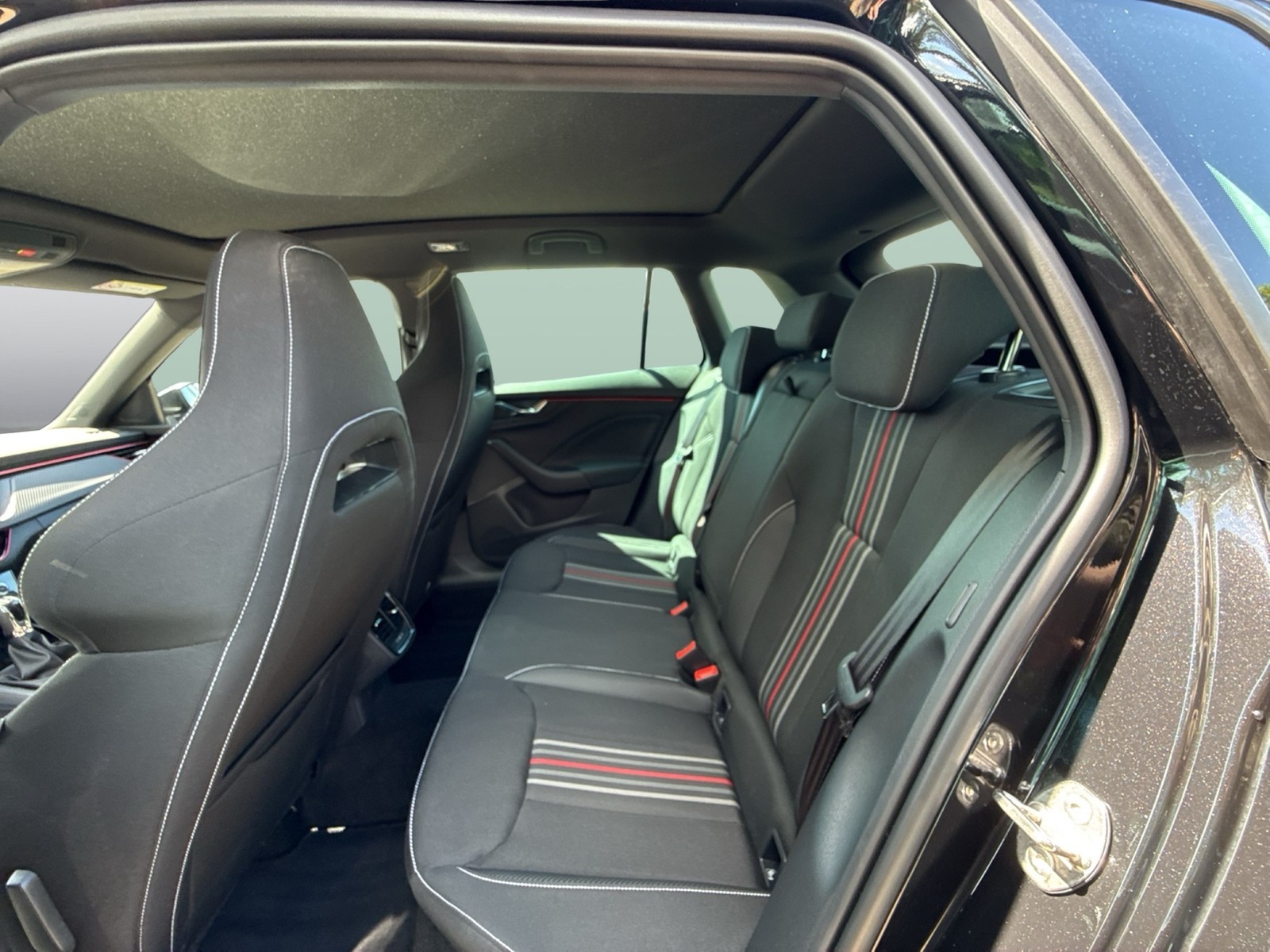 Skoda Kamiq 1.5 MONTE CARLO PANO AHK CAM ACC E-KLAPPE