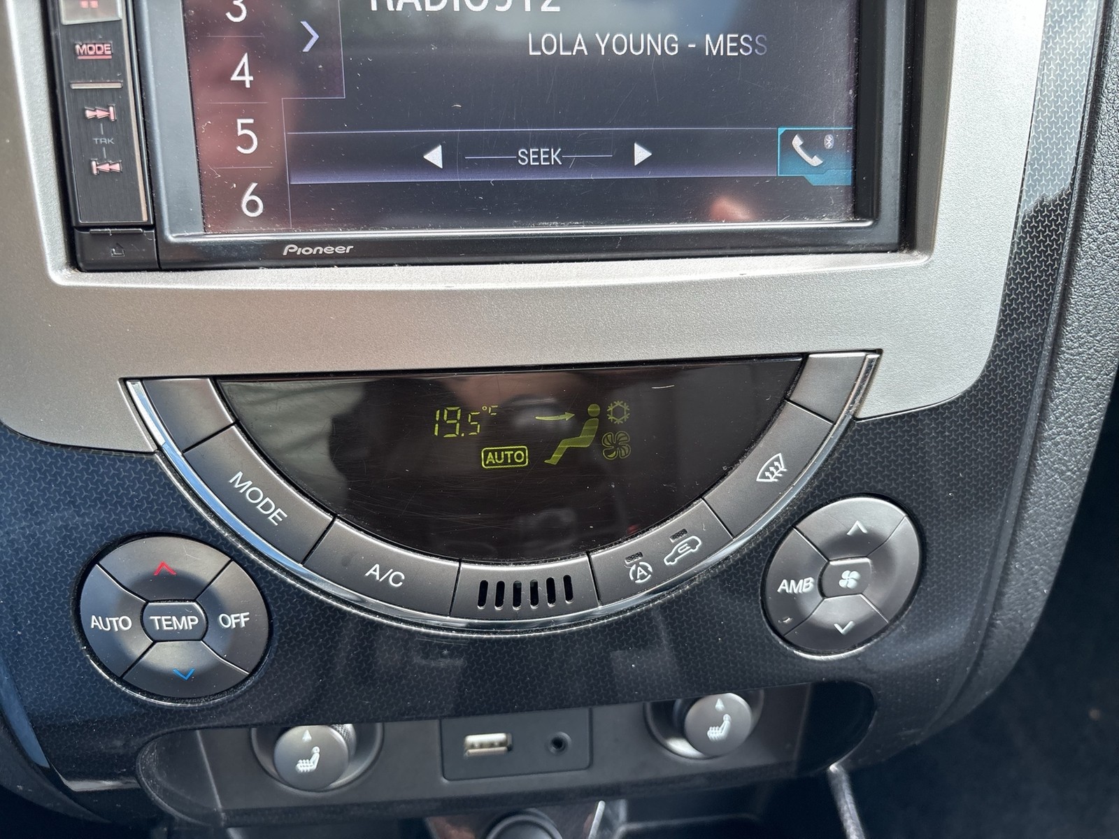 Ssangyong Rexton W 2.2 CRYSTAL 4X4 LEDER 7SITZE AHK ALU