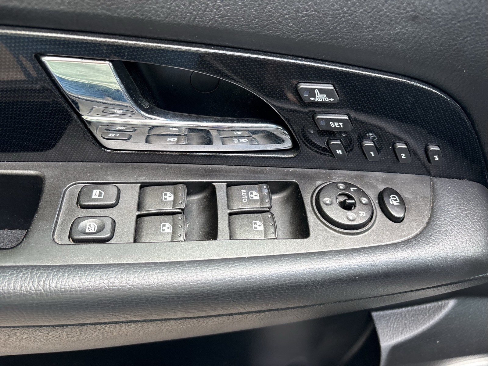 Ssangyong Rexton W 2.2 CRYSTAL 4X4 LEDER 7SITZE AHK ALU