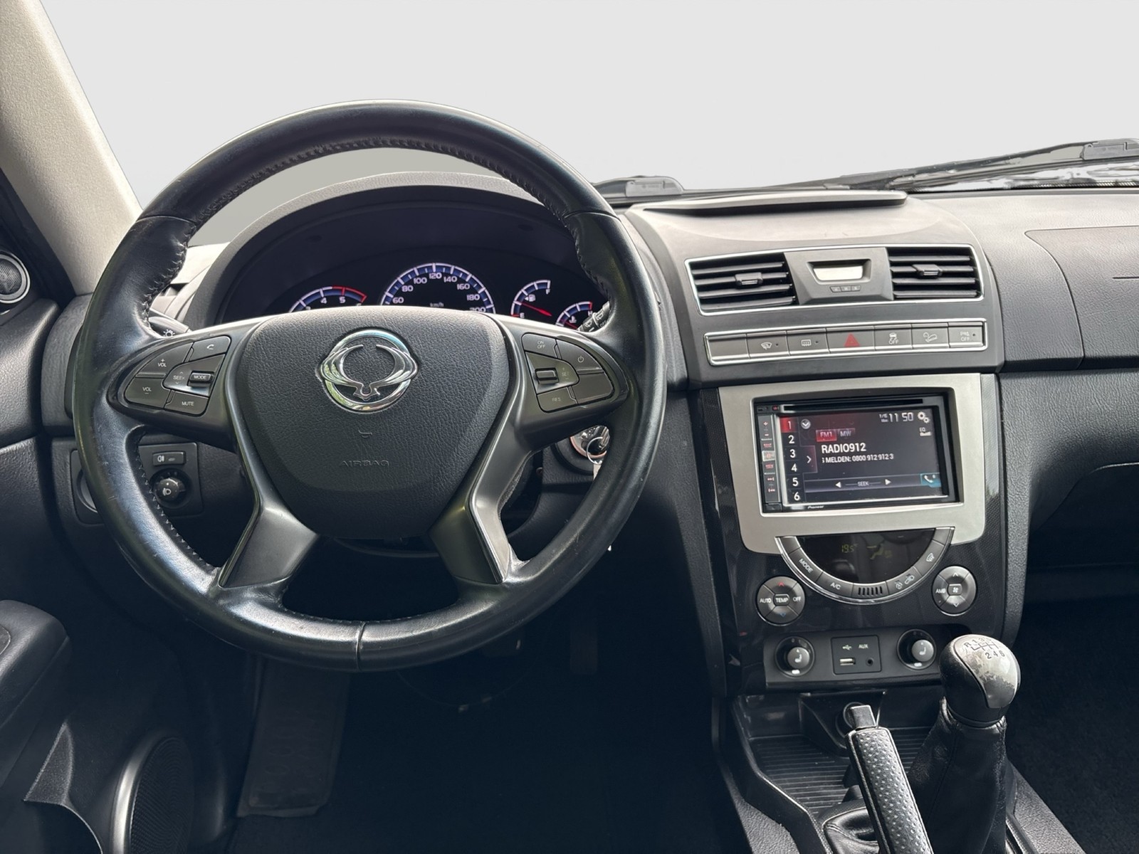 Ssangyong Rexton W 2.2 CRYSTAL 4X4 LEDER 7SITZE AHK ALU
