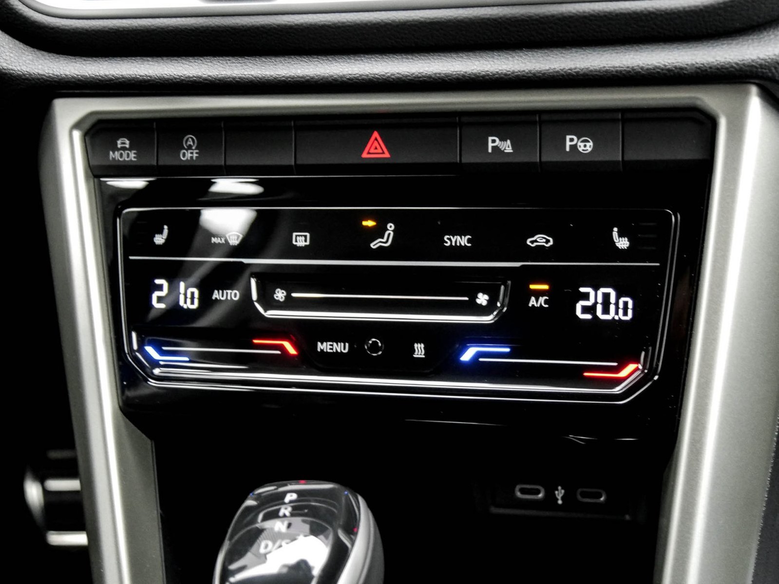 Volkswagen T-Roc 2.0 MOVE STANDHZ. CAM ACC LM17 NAVI SITZHZ