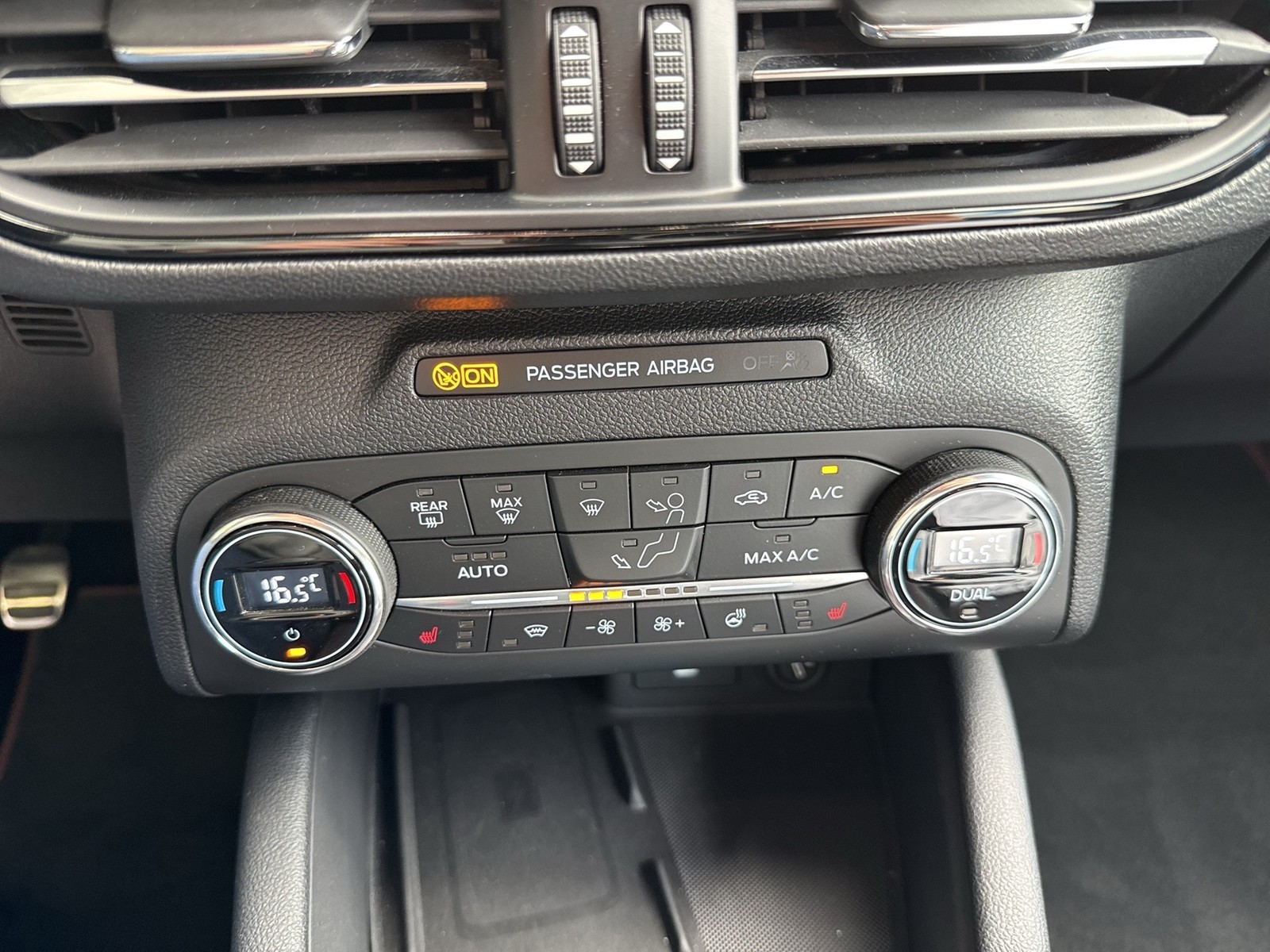 Ford Focus 1.5 ST-LINE PANO B&O KAMERA ALU18 NAVI LED