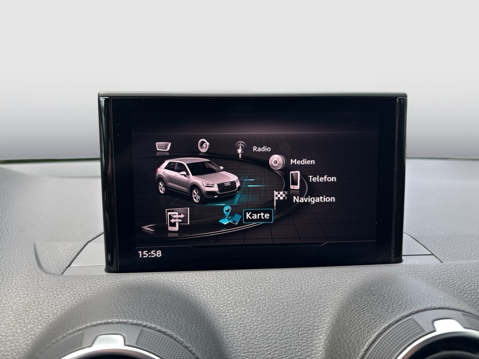 Audi Q2 sport BLACKPAK LM18 eKLAPPE NAVI SITZHEIZUNG