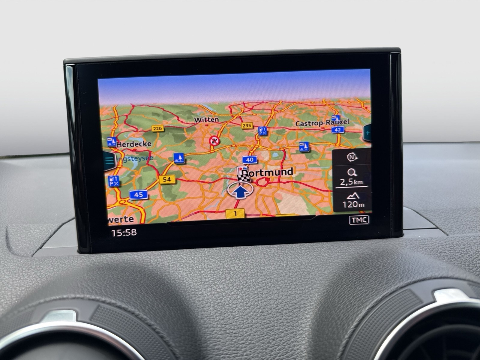 Audi Q2 sport BLACKPAK LM18 eKLAPPE NAVI SITZHEIZUNG