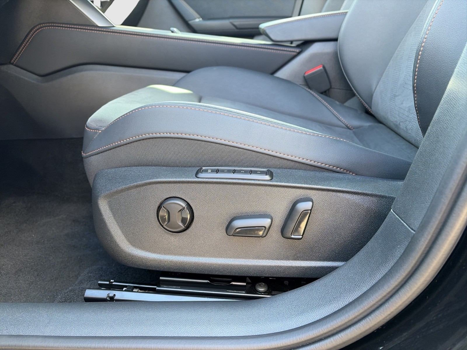 Cupra Leon ST 1.5 HYBRID AHK CAM ACC LM18 EKLAPPE NAVI