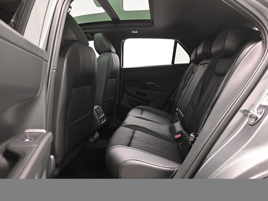 Volkswagen T-Roc 1.5 R-LINE DSG LEDER AHK PANO MATRIXLED