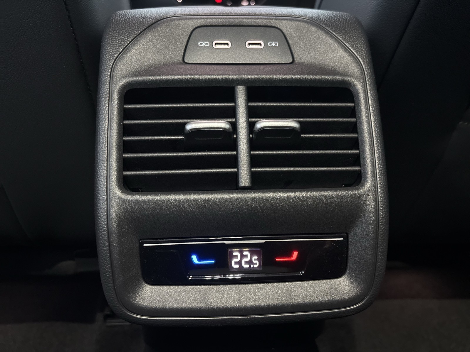 Volkswagen Passat Variant 2.0 R-LINE 4X4 NEUESMODELL AHK 18Z