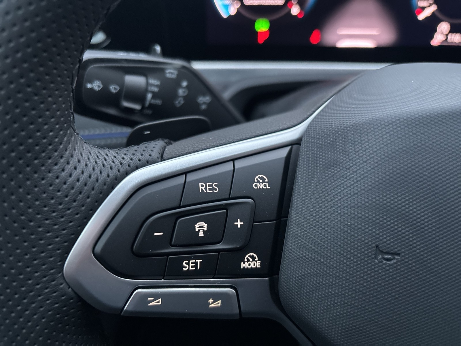 Volkswagen Passat Variant 2.0 R-LINE 4X4 NEUESMODELL AHK 18Z