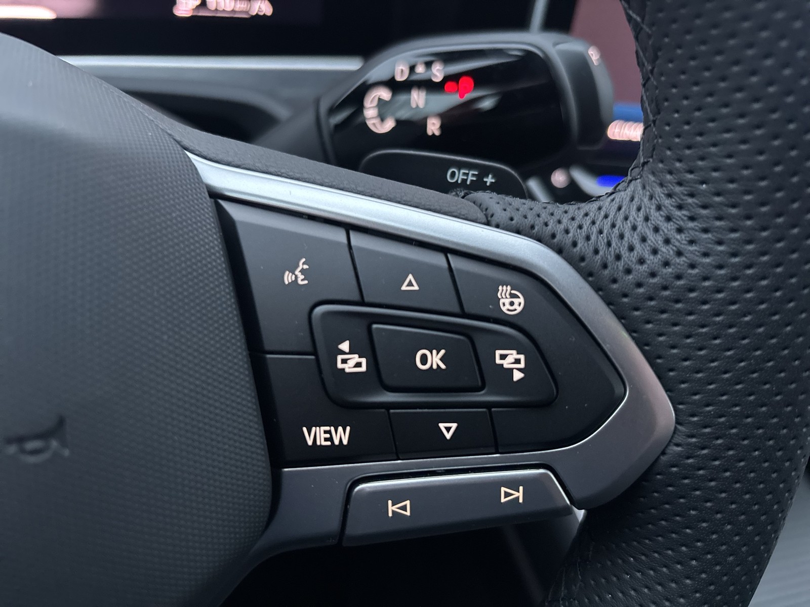 Volkswagen Passat Variant 2.0 R-LINE 4X4 NEUESMODELL AHK 18Z