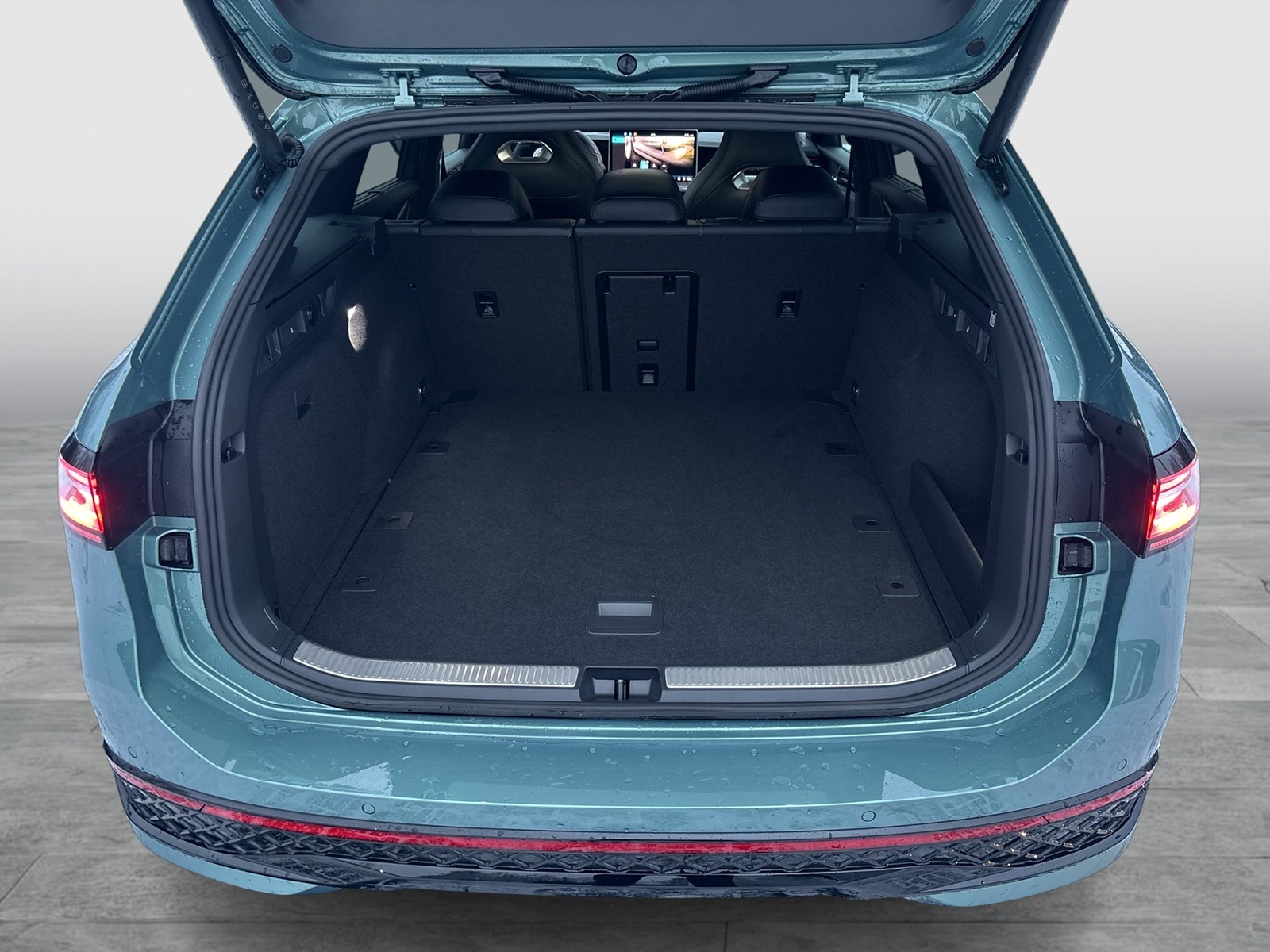 Volkswagen Passat Variant 2.0 R-LINE 4X4 NEUESMODELL AHK 18Z