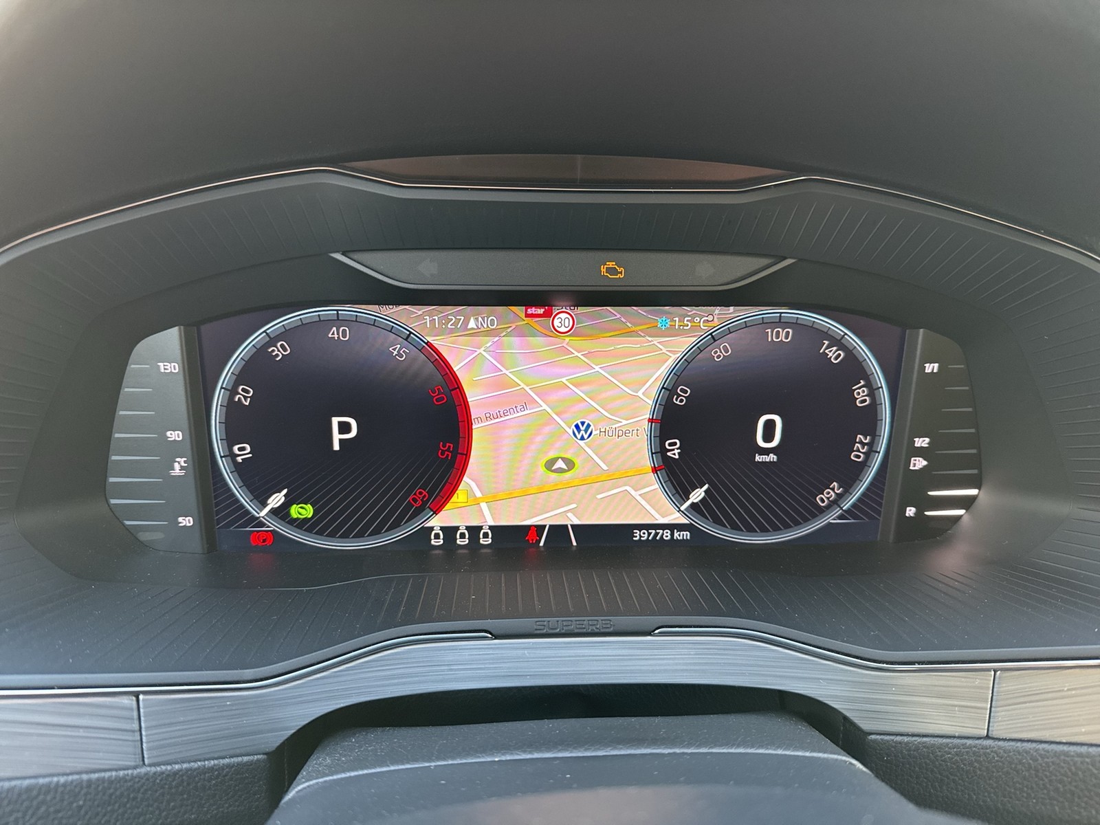 Skoda Superb Combi 2.0 AHK CAM ACC LM18 NAVICOLUMBUS