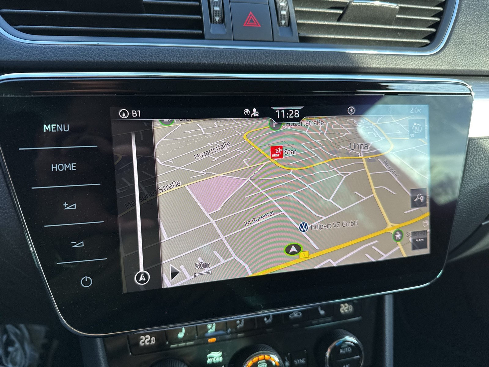 Skoda Superb Combi 2.0 AHK CAM ACC LM18 NAVICOLUMBUS