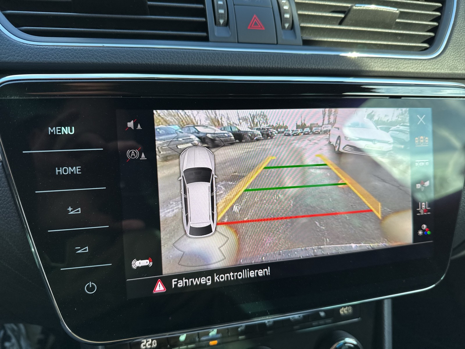 Skoda Superb Combi 2.0 AHK CAM ACC LM18 NAVICOLUMBUS