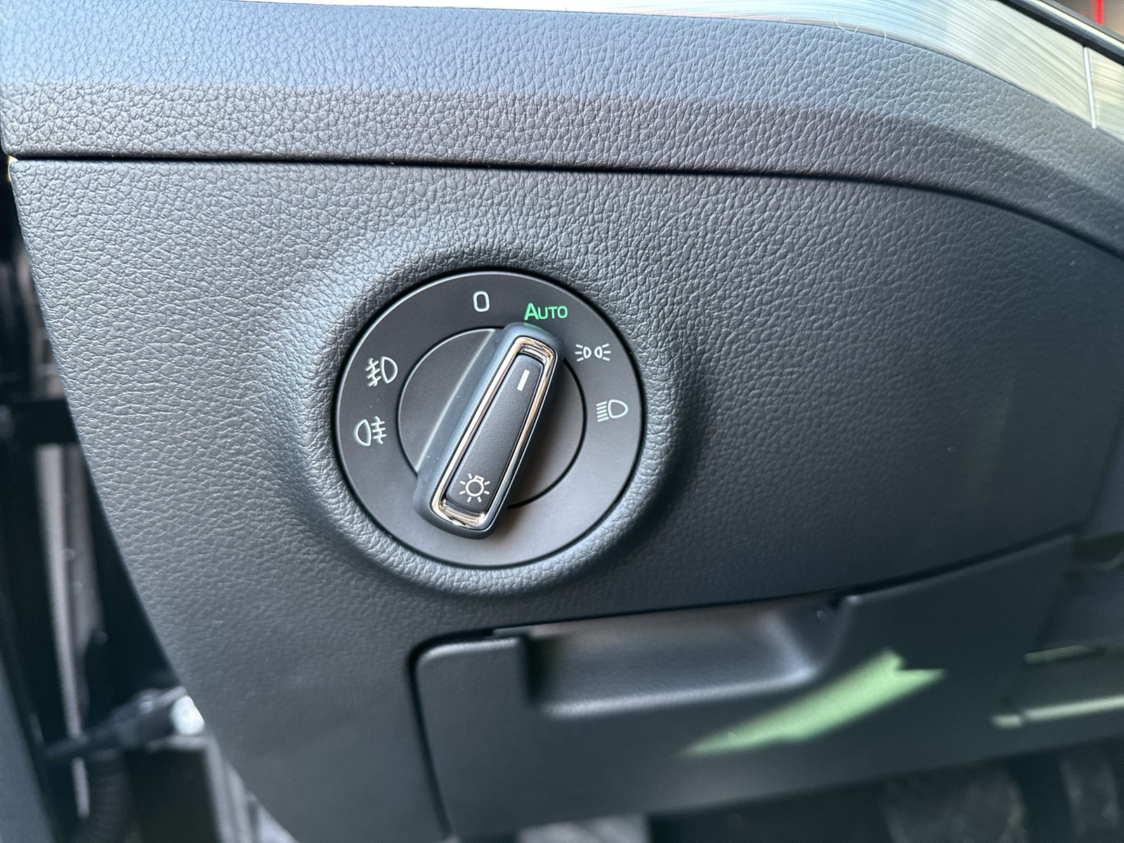 Skoda Superb Combi 2.0 AHK CAM ACC LM18 NAVICOLUMBUS