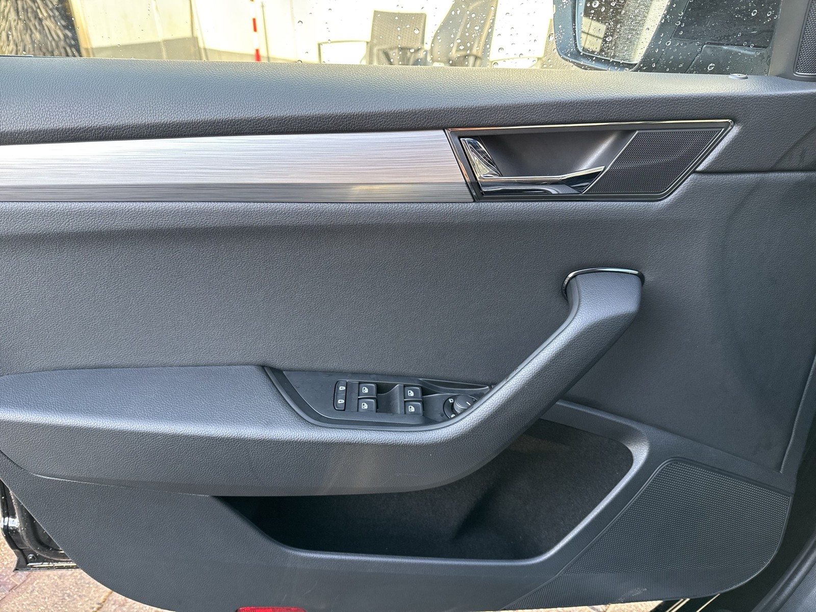 Skoda Superb Combi 2.0 AHK CAM ACC LM18 NAVICOLUMBUS