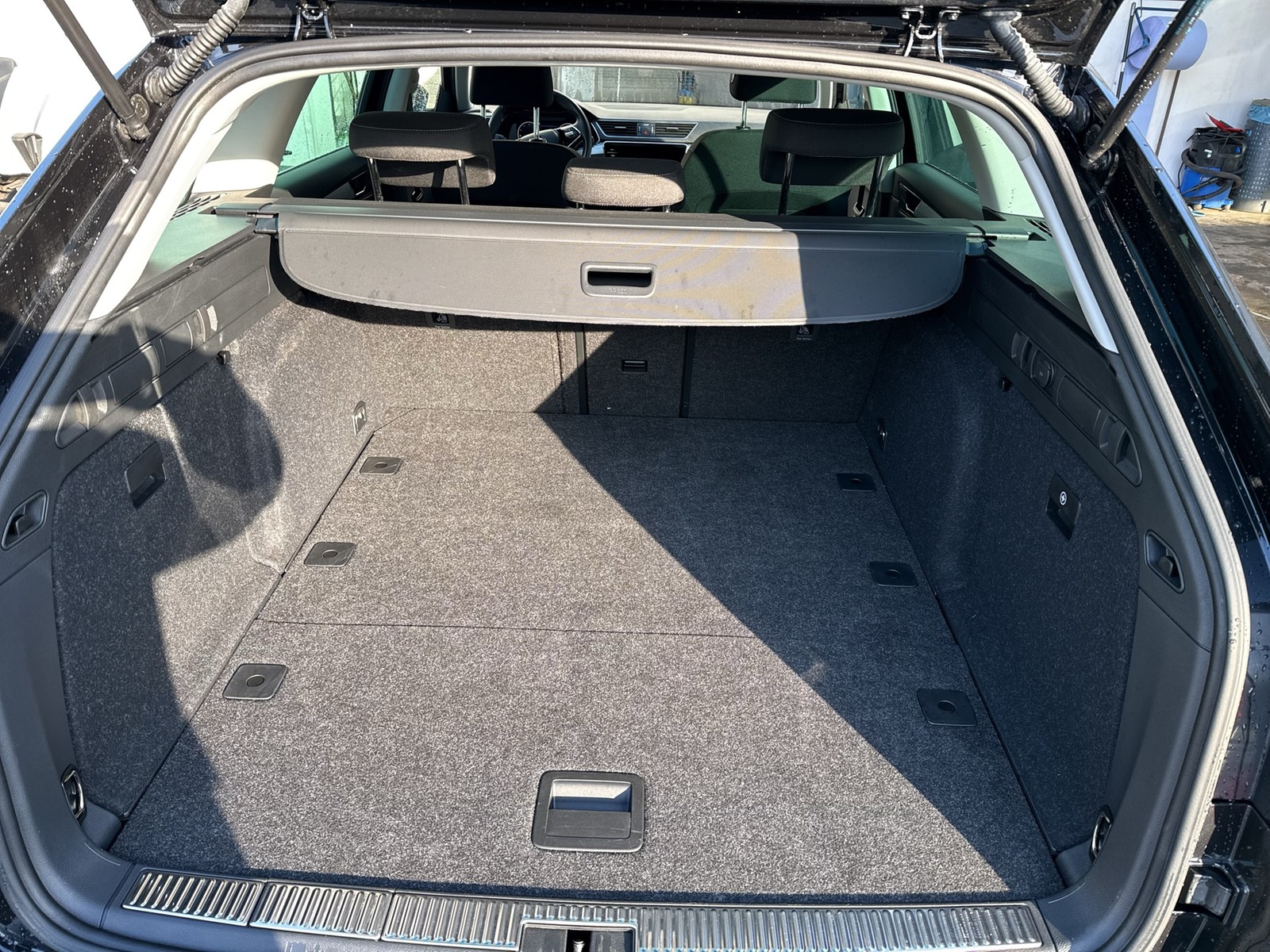 Skoda Superb Combi 2.0 AHK CAM ACC LM18 NAVICOLUMBUS