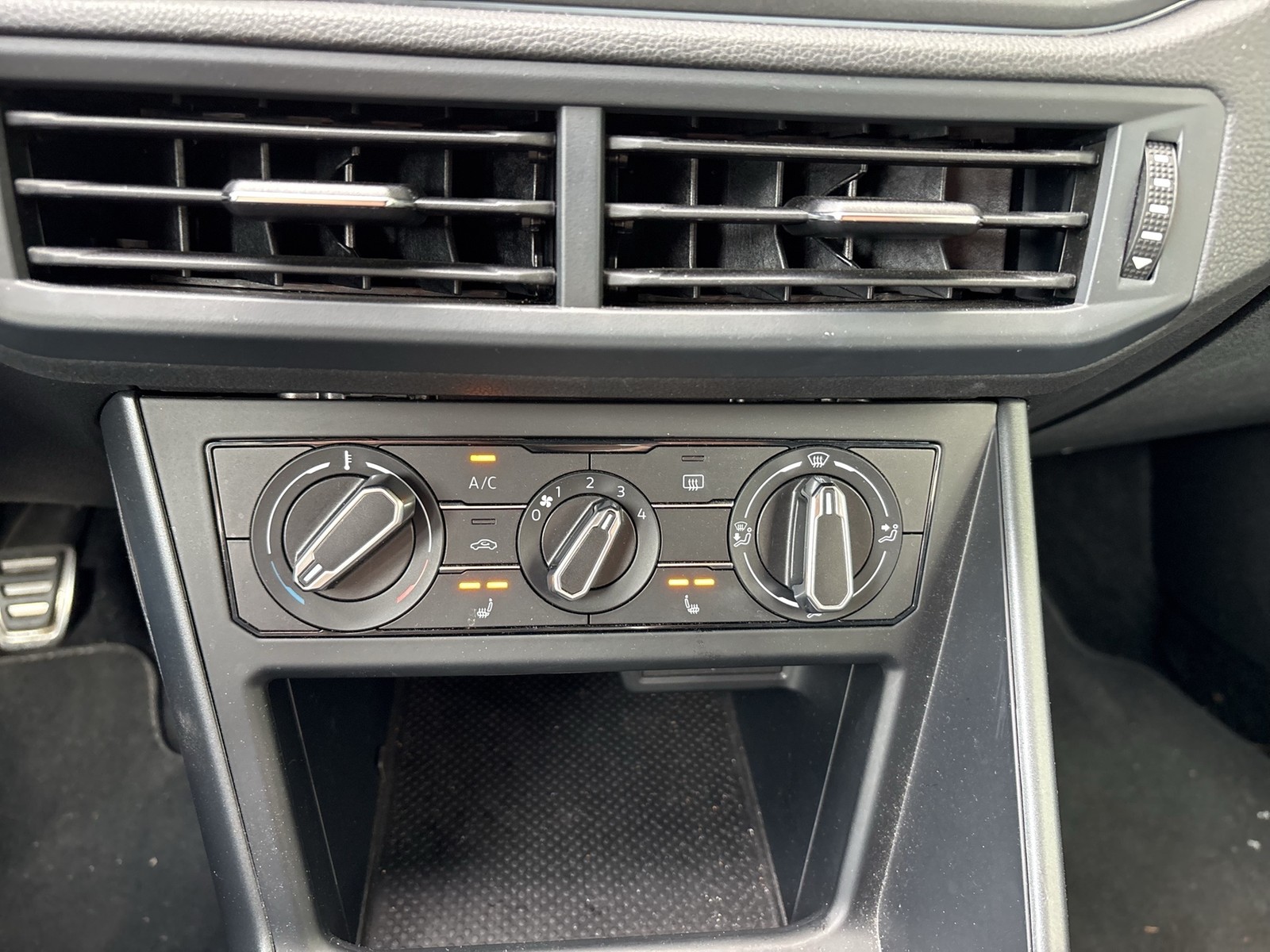 Volkswagen Taigo 1.0 R-LINE ACC LM17 MATRIX CARPLAY SITZHZ.