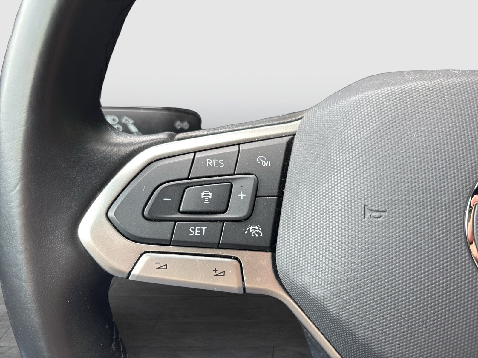 Volkswagen Taigo 1.0 R-LINE ACC LM17 MATRIX CARPLAY SITZHZ.