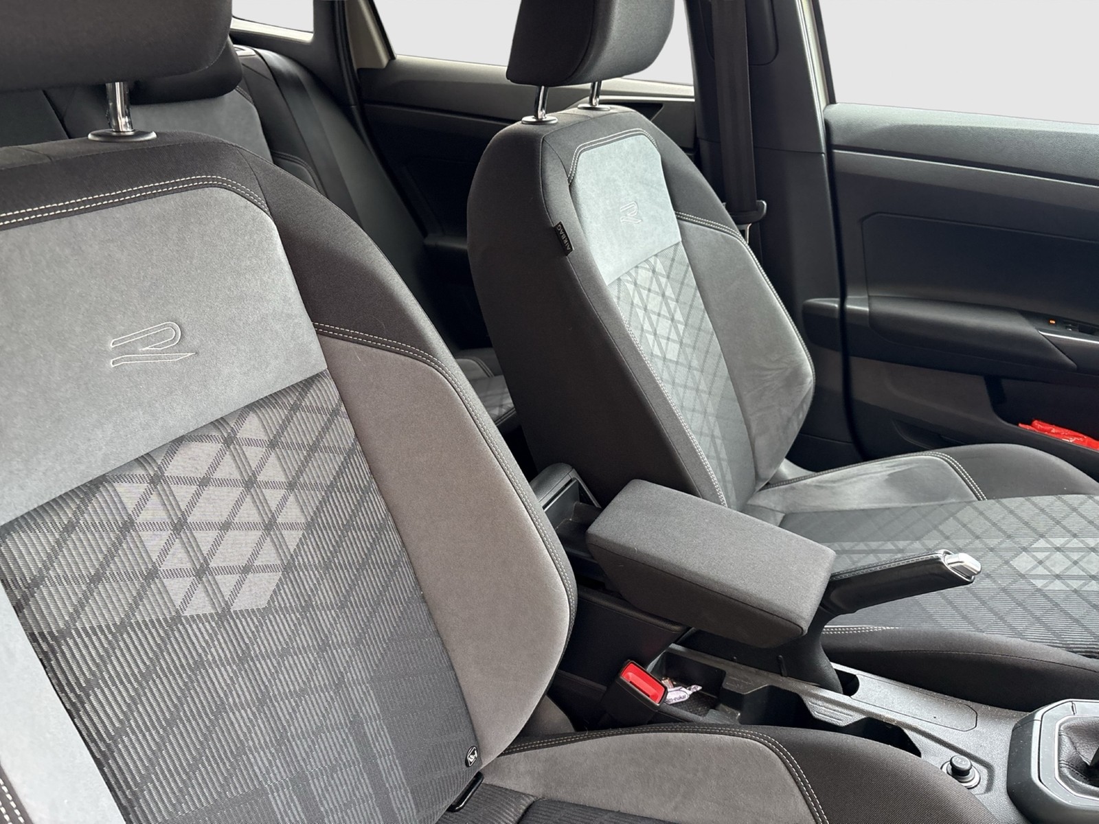 Volkswagen Taigo 1.0 R-LINE ACC LM17 MATRIX CARPLAY SITZHZ.