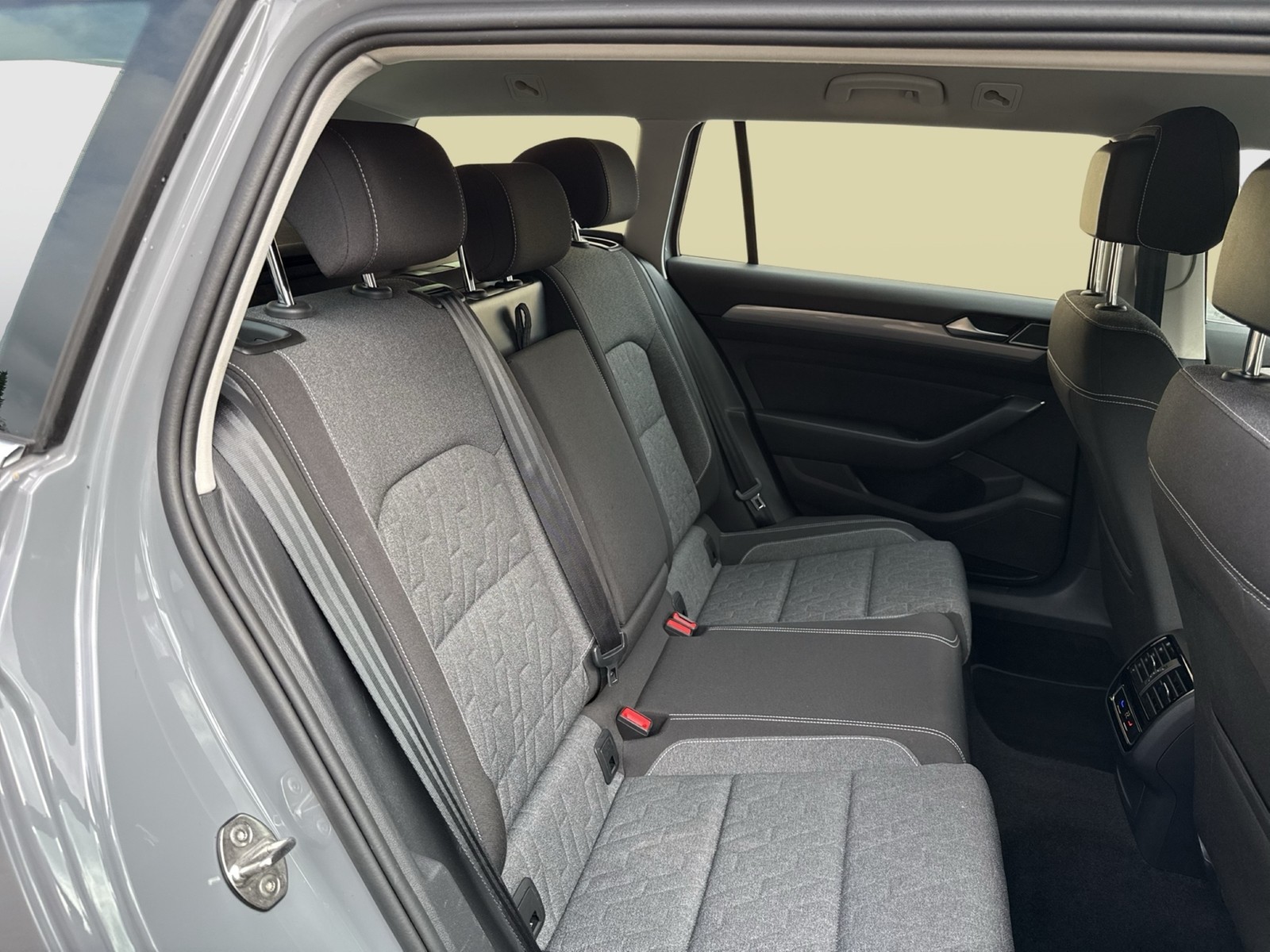 Volkswagen Passat Variant 2.0 BUSINESS AHK CAM ACC NAVI