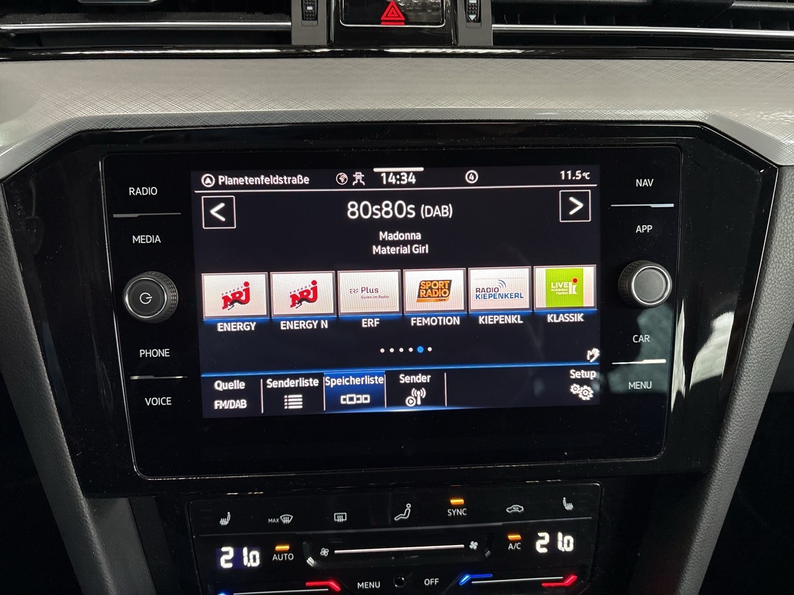 Volkswagen Passat Variant 2.0 BUSINESS AHK ACC NAVI CARPLAY
