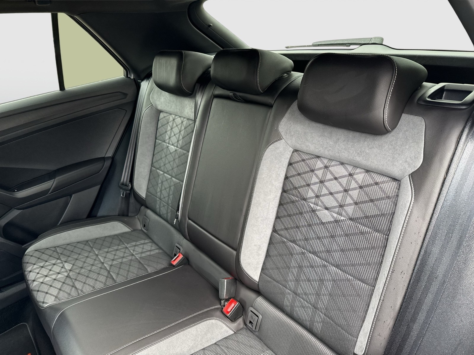 Volkswagen T-Roc 1.5 R-LINE BLACK STYLE BEATS AHK CAM LM19