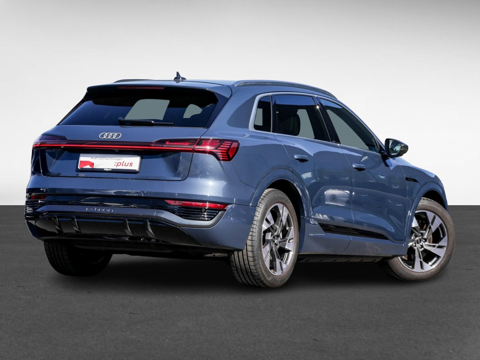 Audi Q8 e-tron 55 quattro S LINE PANO AHK 360CAM LM20