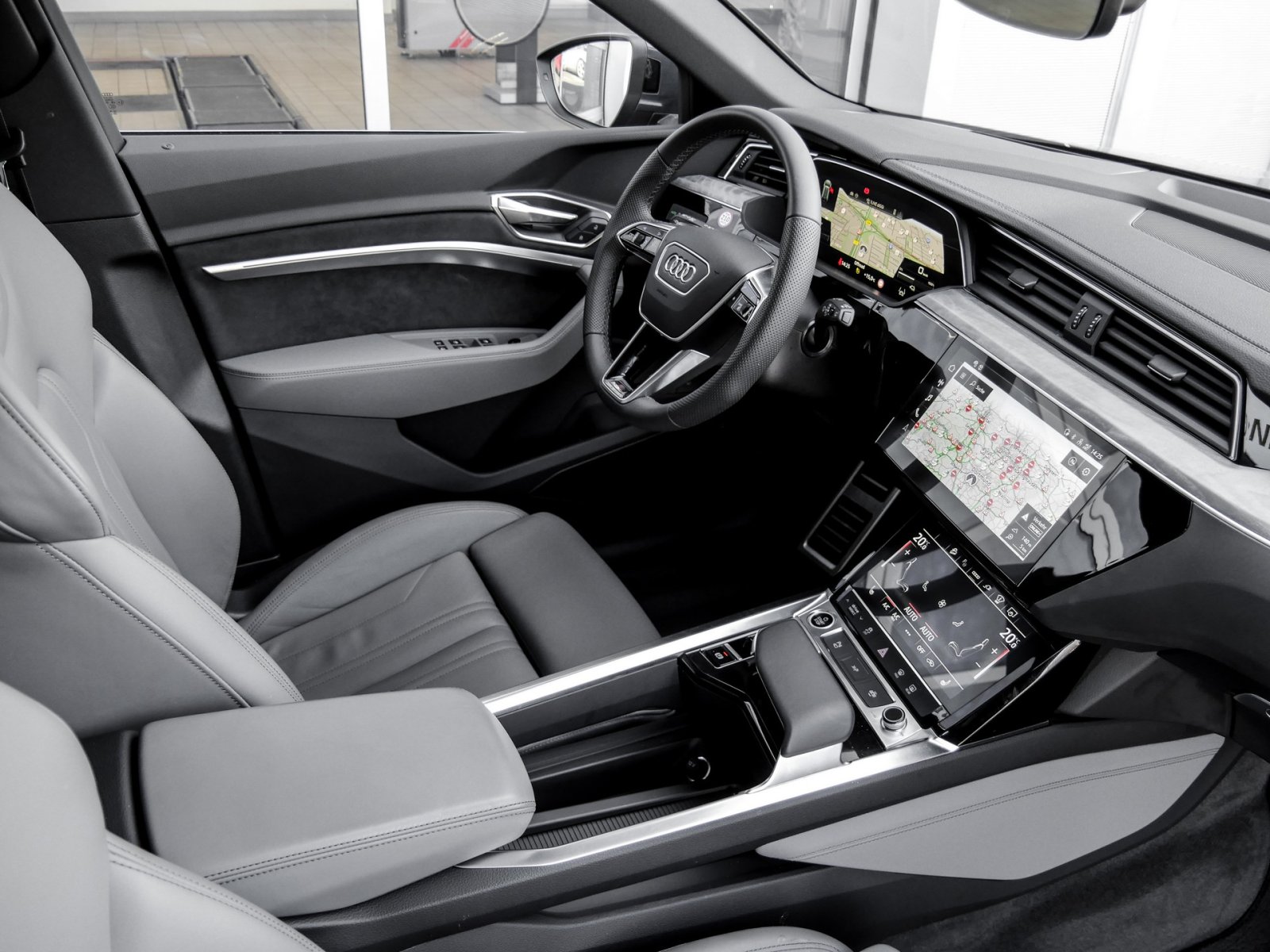 Audi Q8 e-tron 55 quattro S LINE PANO AHK 360CAM LM20