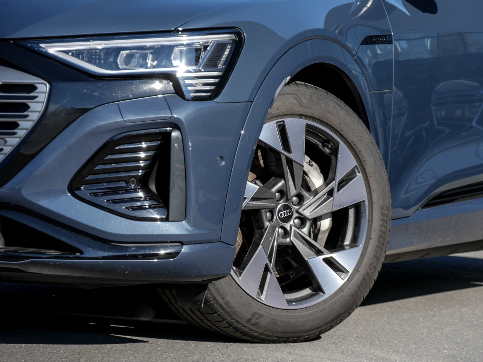 Audi Q8 e-tron 55 quattro S LINE PANO AHK 360CAM LM20