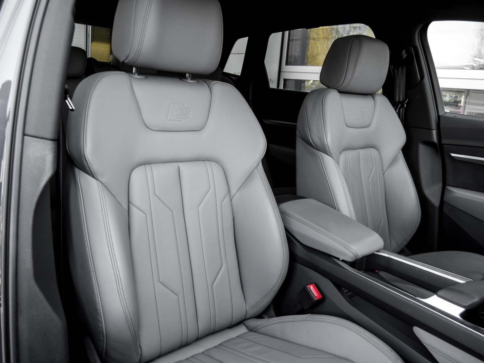 Audi Q8 e-tron 55 quattro S LINE PANO AHK 360CAM LM20