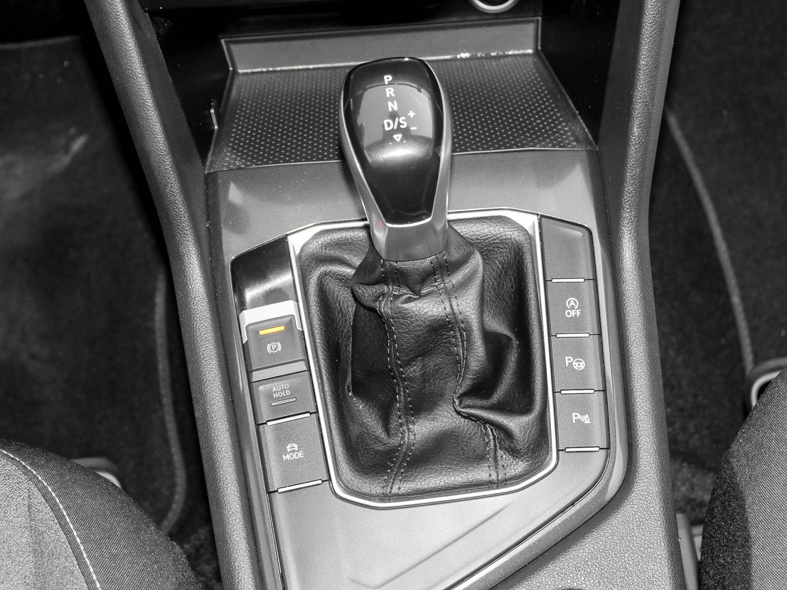 Volkswagen Tiguan 2.0 MOVE PANO AHK CAM LM17 NAVI SITZHEIZ.